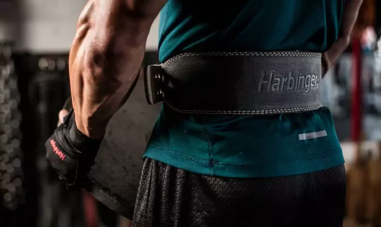 athletic belt or weightlifting belt