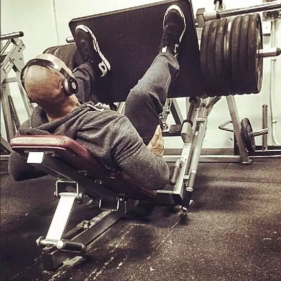 dwayne johnson leg press